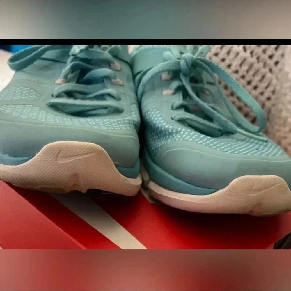 🆓Nike Fitsole Turquoise Sneakers🆓
